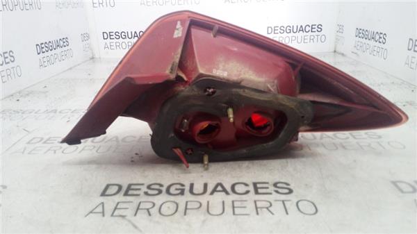 piloto-trasero-dcho-exterior-mazda-3-berlina-bk2003-1-6-di-turbo-1.jpeg