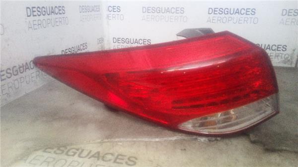 piloto-trasero-izdo-exterior-hyundai-i40-vf11-2011-1-7-style-17-ltr-100-kw-crdi-cat.jpeg