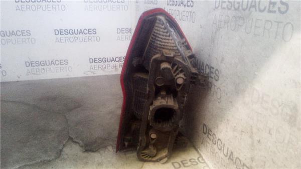 piloto-trasero-dcho-exterior-ford-tourneo-courier-c4a2014-1-5-ambiente-15-ltr-55-kw-tdci-cat-1.jpeg
