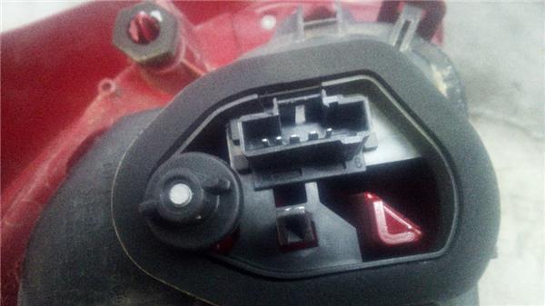 piloto-trasero-dcho-exterior-peugeot-208-01-2012-1-4-active-14-ltr-50-kw-hdi-fap-2.jpeg