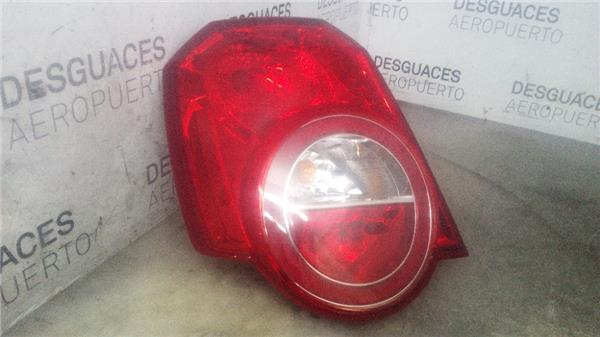 piloto-trasero-izdo-exterior-chevrolet-aveo-berlina-2006-1-4-ls-14-ltr-74-kw-cat.jpeg