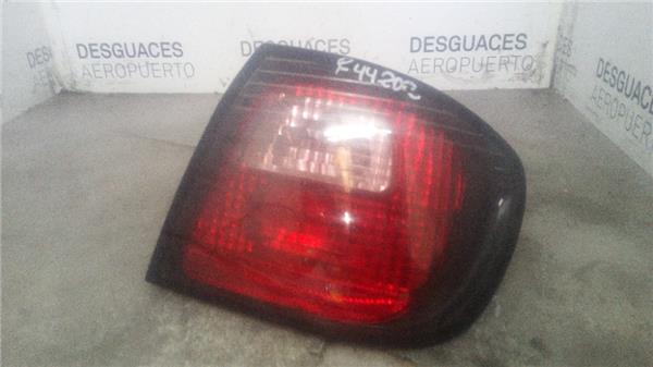 piloto-trasero-dcho-exterior-nissan-primera-berlina-p1105-1996-2-0-td-2.jpeg