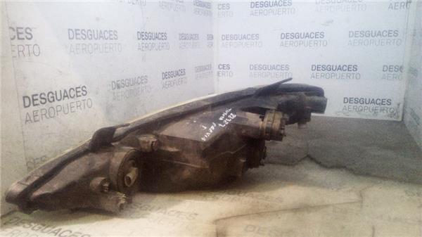 faro-del-izdo-toyota-previa-r302000-2-0-d-4d-2.jpeg