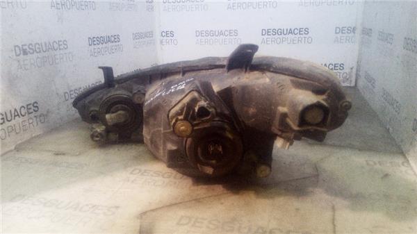 faro-del-izdo-toyota-previa-r302000-2-0-d-4d-3.jpeg