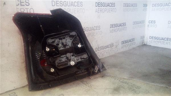 piloto-tra-dcho-toyota-avensis-berlina-t252003-2-2-d-4d-executive-berlina-5-ptas-22-ltr-110-kw-d-4d-cat-2.jpeg