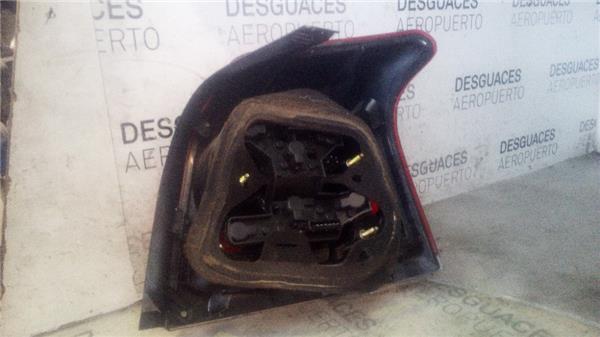 piloto-tra-izdo-toyota-avensis-berlina-t252003-2-2-d-4d-executive-berlina-5-ptas-22-ltr-110-kw-d-4d-cat-2.jpeg