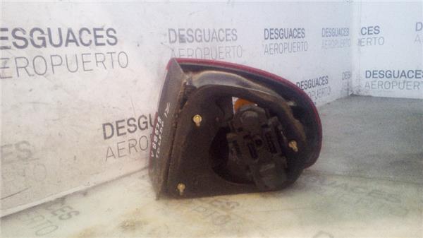 piloto-trasero-izdo-exterior-seat-toledo-1m203-1999-1-9-tdi-3.jpeg