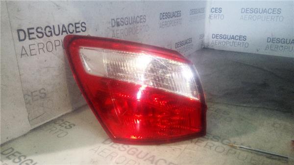 piloto-trasero-izdo-exterior-nissan-qashqai-1-5-dci-tekna-4x2-1.jpeg