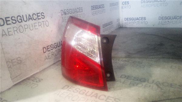 piloto-trasero-izdo-exterior-nissan-qashqai-1-5-dci-tekna-4x2-3.jpeg