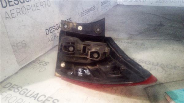 piloto-trasero-izdo-exterior-nissan-qashqai-1-5-dci-tekna-4x2-4.jpeg