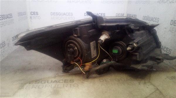 faro-del-izdo-toyota-auris-e1510-2006-1-6-1.jpeg