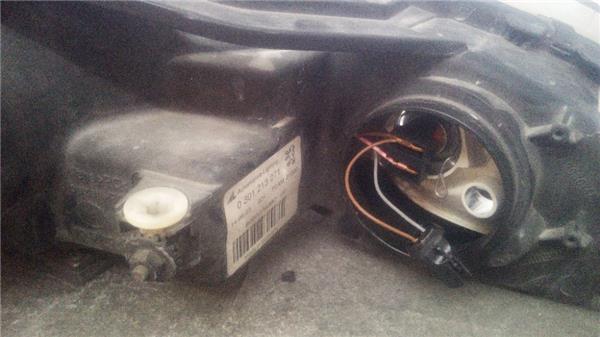 faro-xenon-izdo-peugeot-407-2004-2-2-sport-22-ltr-120-kw-cat-3fy-ew12j4-4.jpeg