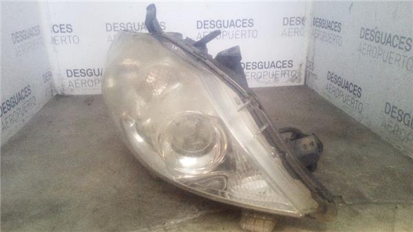faro-del-dcho-toyota-auris-e1510-2006-1-4-d-4d-2.jpeg