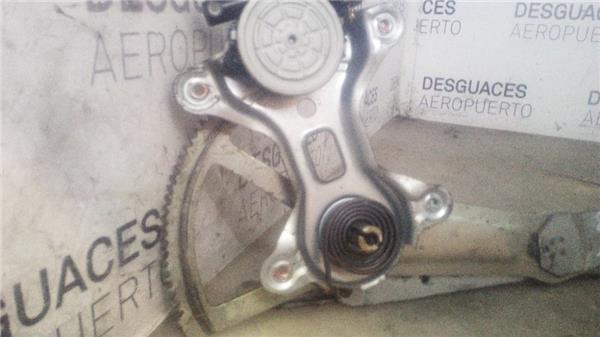 mecanismo-elevalunas-del-dcho-toyota-rav4-a22000-2-0-terra-4x4-20-ltr-110-kw-16v-cat-2.jpeg