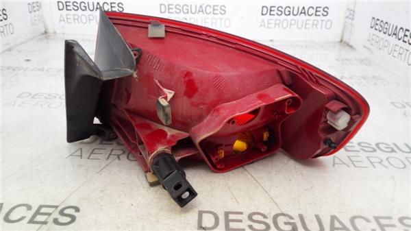 piloto-trasero-izdo-exterior-audi-a4-berlina-8k22008-2-0-basis-20-ltr-105-kw-16v-tdi-1.jpeg
