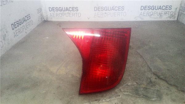 piloto-trasero-izdo-interior-audi-a4-berlina-8e2004-2-0-tdi-16v-103kw-20-ltr-103-kw-tdi-5.jpeg